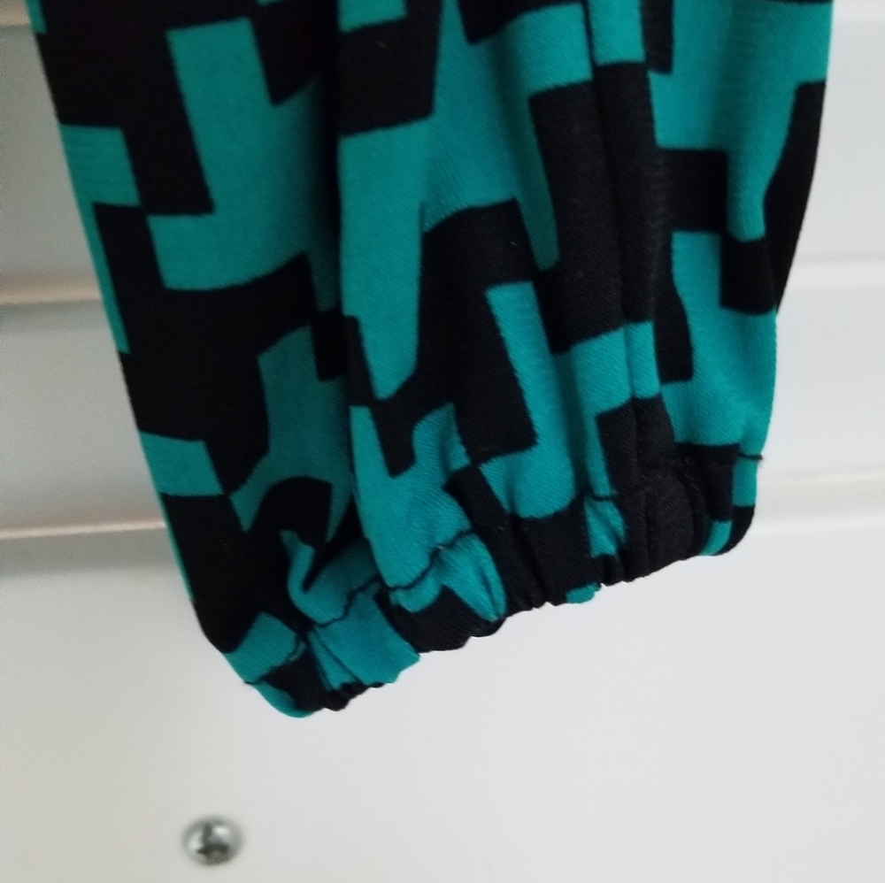 Michael Kors Tops with abstract pinwheel pattern - Picture 5 of 6